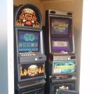Dwa automaty do gier hazardowych 