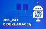 Na niebieskim tle z lewej strony napis JPK VAT z deklaracją. Z prawej strony biały robot z napisem JPK VAT.