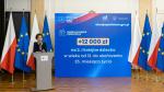 Minister Rodziny i Polityki Społecznej Marlena Maląg przemawia na konferencji prasowej