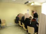 Nowa sala obsługi podatników  w Urzędzie Skarbowym w Kraśniku wypełniona klientami